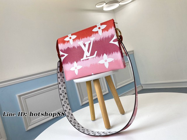 路易威登LV女包 M68137紅色 彩虹鏈條手包 TOILET POUCH XL盥洗袋 LV女款斜挎包 xxlv2585